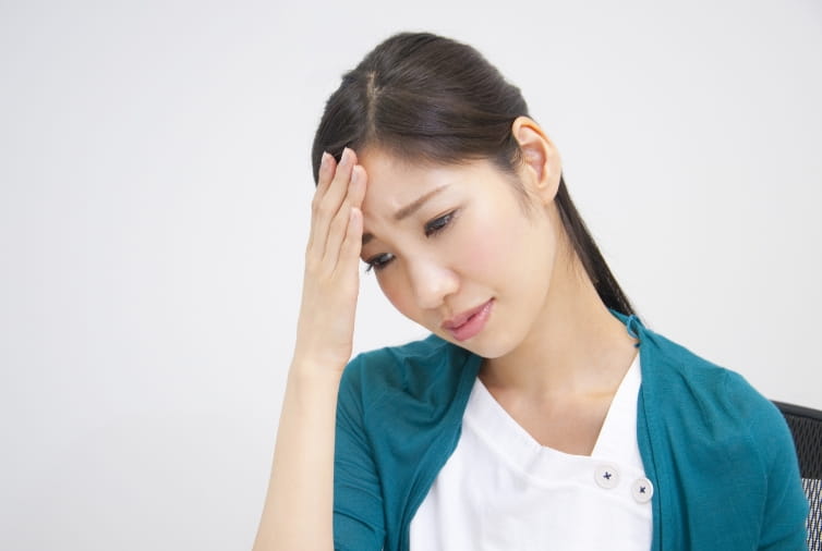 目の疲れからくる頭痛・肩こりを土台からケアする様子