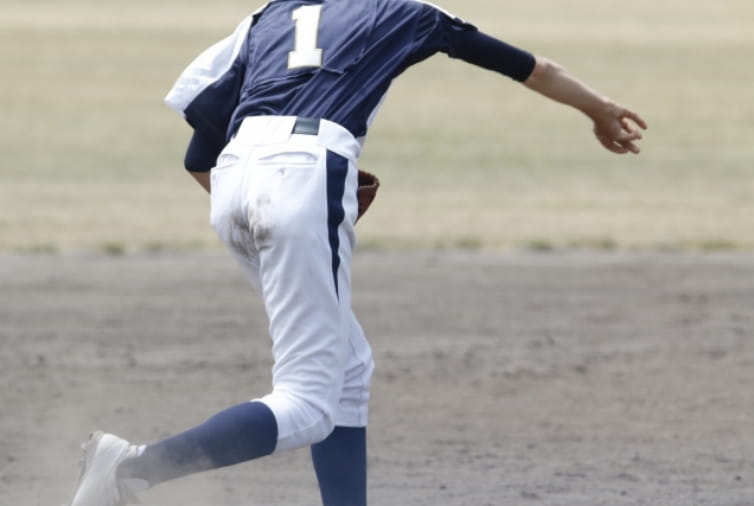 野球肩・水泳肩の肩関節まわりにアプローチする様子