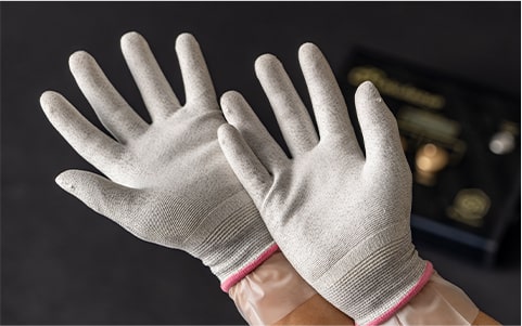 熟練の手技で狙った筋肉へピンポイントに電流を届けるラクリスの施術。スポーツ後のケアやデスクワークの疲れに効果的な筋膜トリートメント