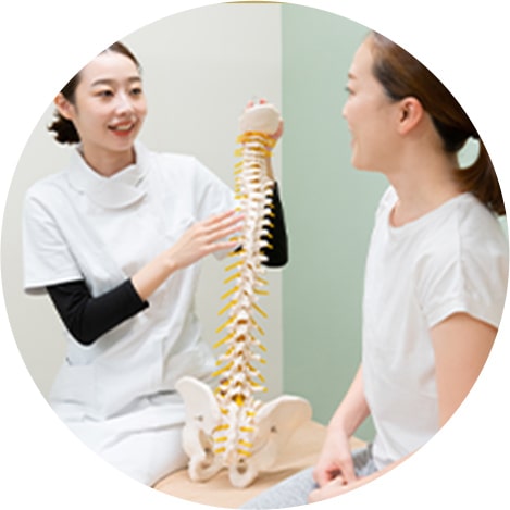 整骨院での肩甲骨剥がしや首・肩周りの筋膜リリース施術イメージ