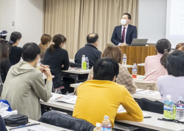 像」）	業務用EMSラクリス導入店への充実したアフターサポート。エステや整骨院の開業支援、集客ノウハウの提供で経営をバックアップ